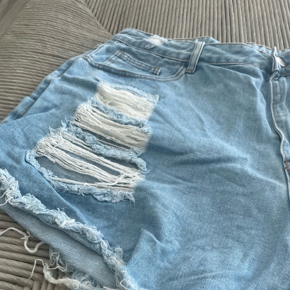 High Rise Ripped Shorts - Picture 3 of 4